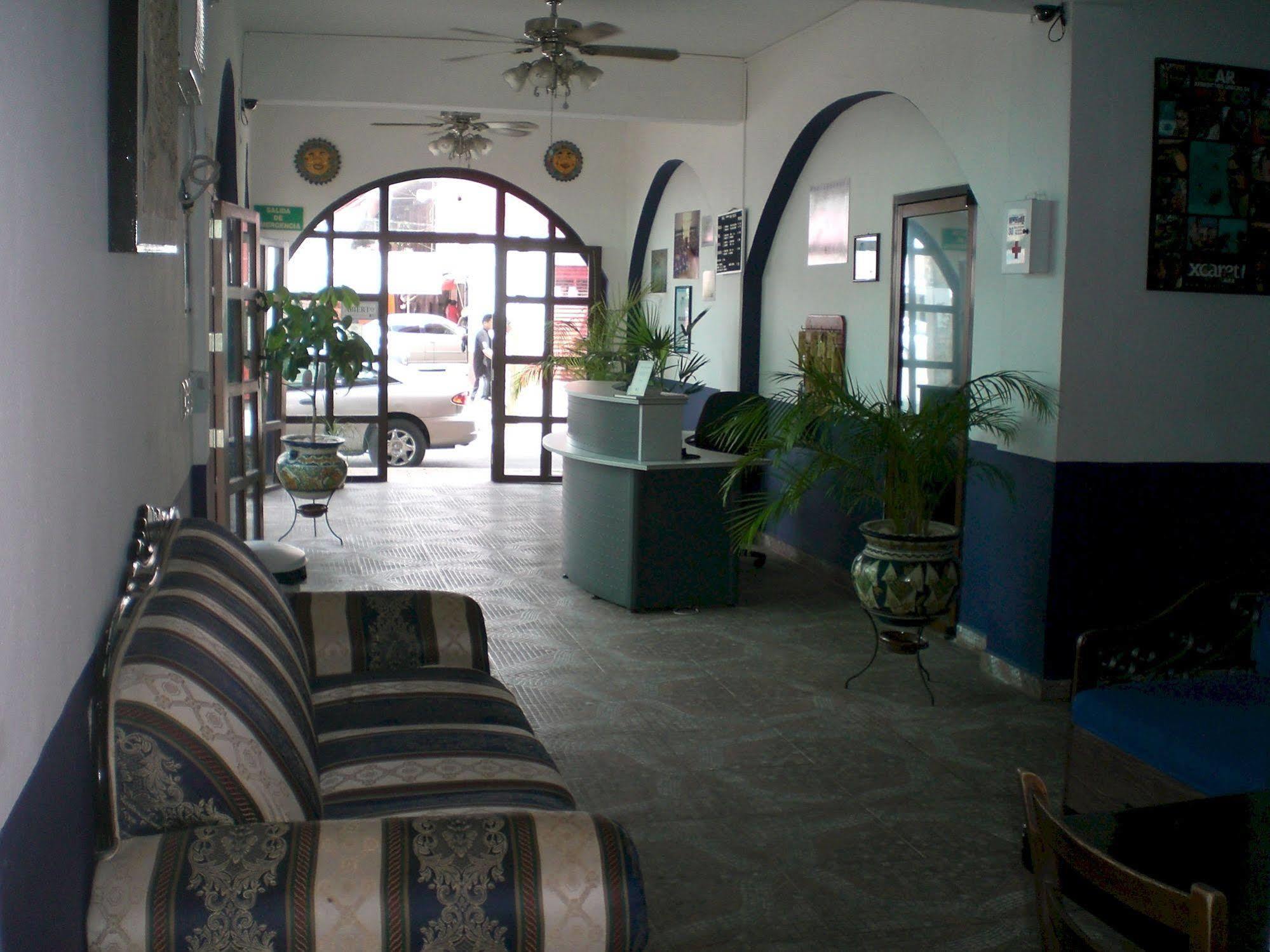 Hotel Colonial San Carlos Канкун Екстериор снимка